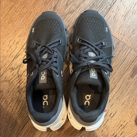 On Running Dual-Tone Sneakers in Black and White - Picture 3 of 4